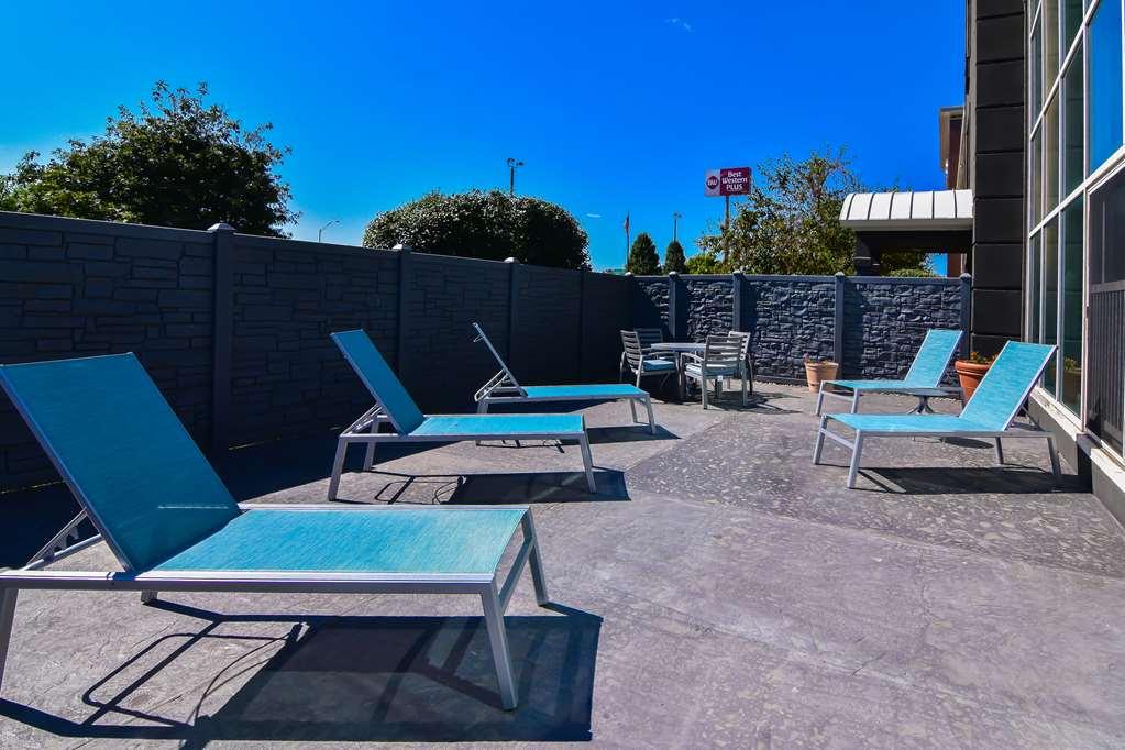 Best Western Plus Lafayette Hotel University Area Удобства фото