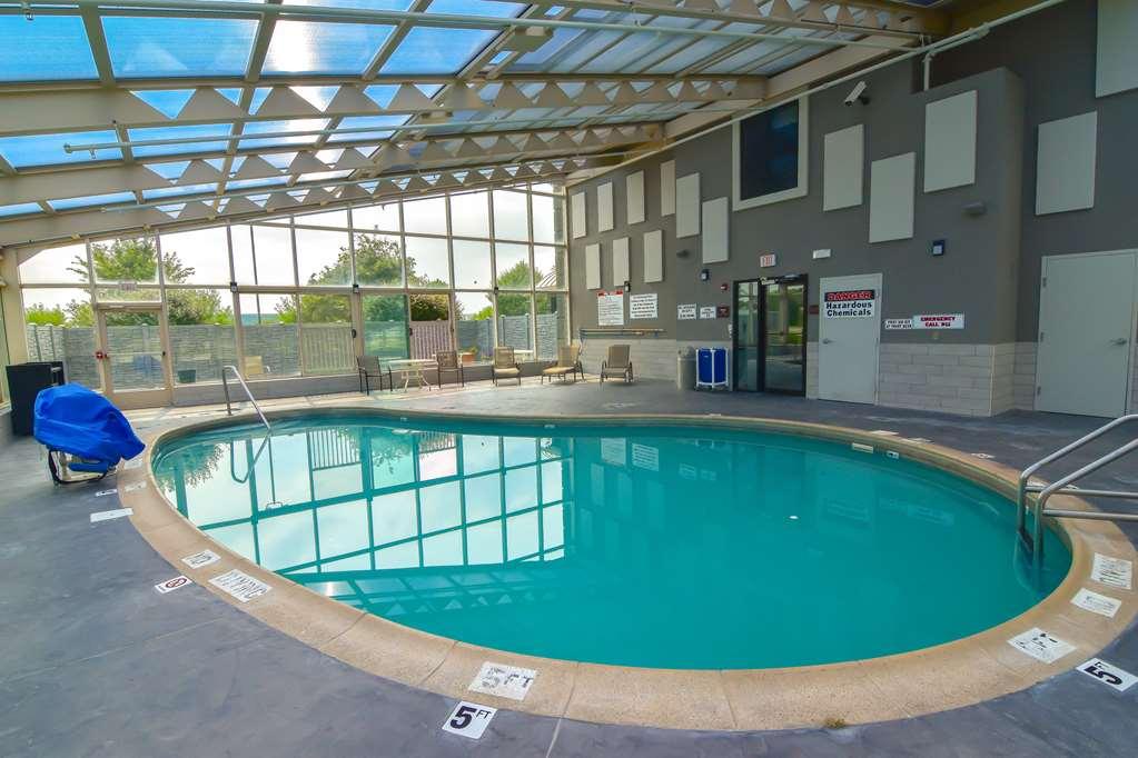 Best Western Plus Lafayette Hotel University Area Удобства фото