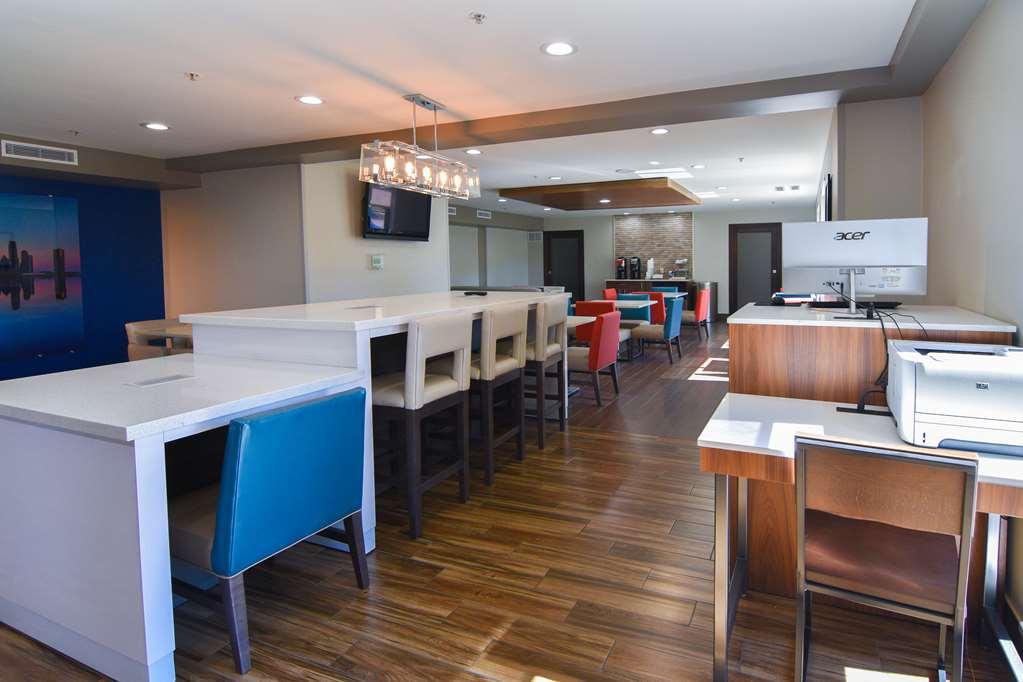 Best Western Plus Lafayette Hotel University Area Интерьер фото