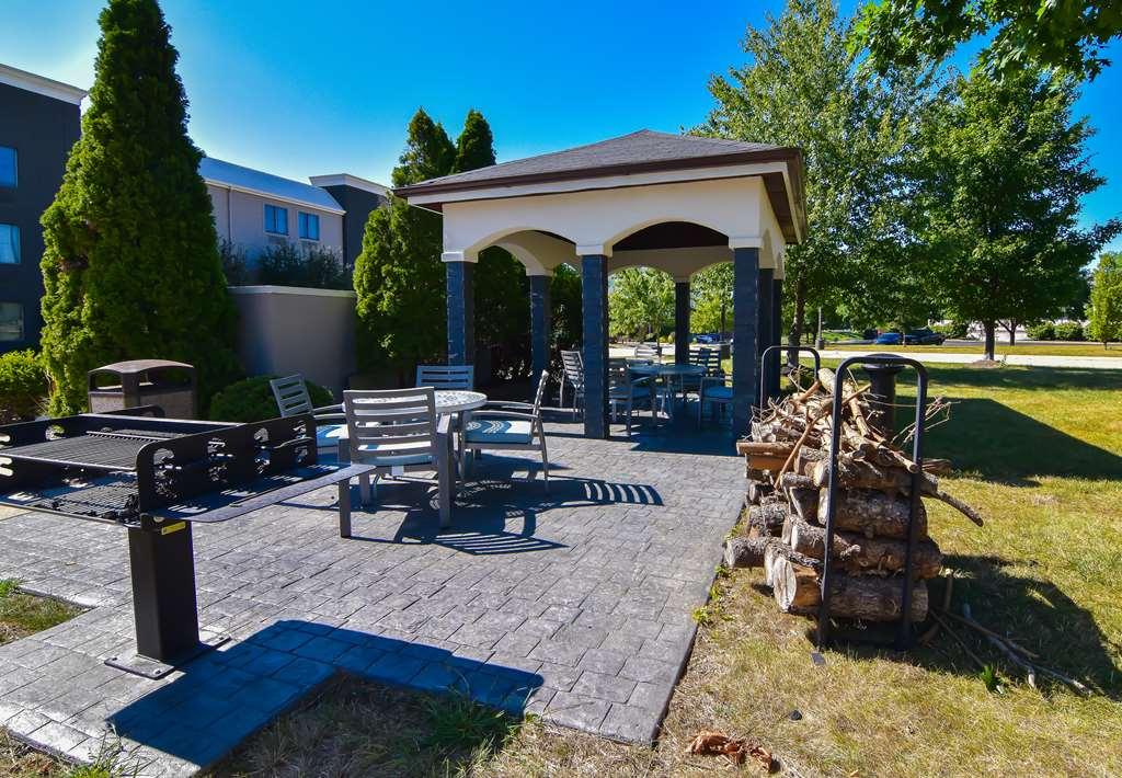 Best Western Plus Lafayette Hotel University Area Удобства фото