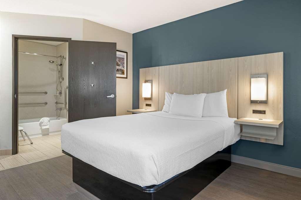 Best Western Plus Lafayette Hotel University Area Номер фото