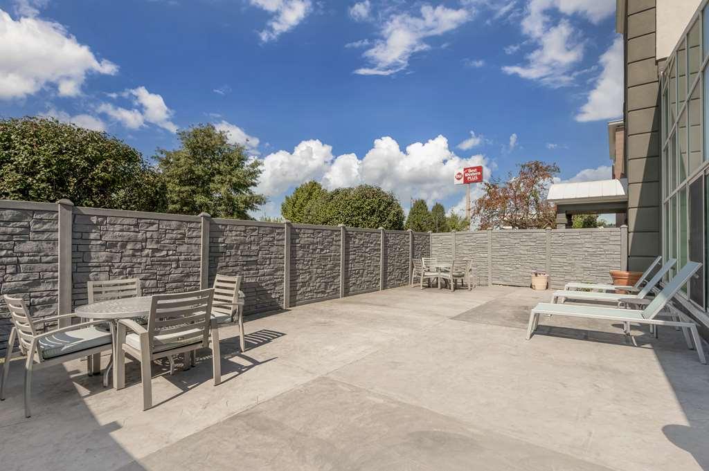 Best Western Plus Lafayette Hotel University Area Удобства фото