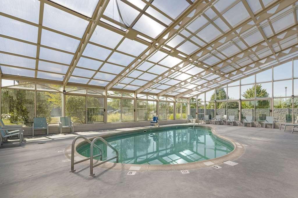 Best Western Plus Lafayette Hotel University Area Удобства фото