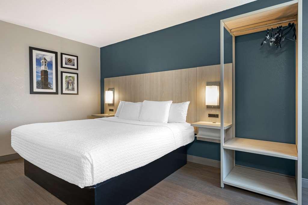 Best Western Plus Lafayette Hotel University Area Номер фото