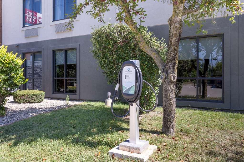 Best Western Plus Lafayette Hotel University Area Удобства фото