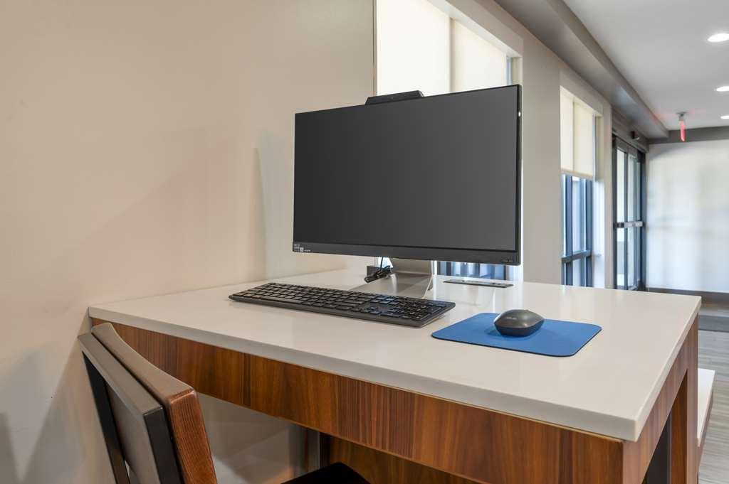 Best Western Plus Lafayette Hotel University Area Удобства фото