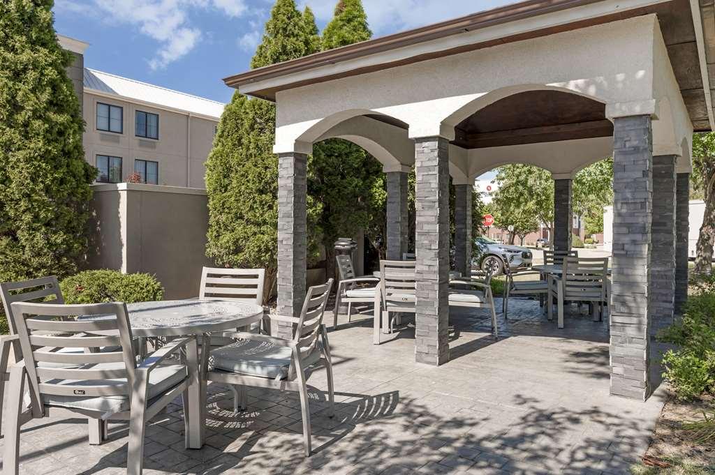 Best Western Plus Lafayette Hotel University Area Удобства фото
