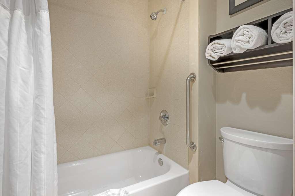 Best Western Plus Lafayette Hotel University Area Номер фото