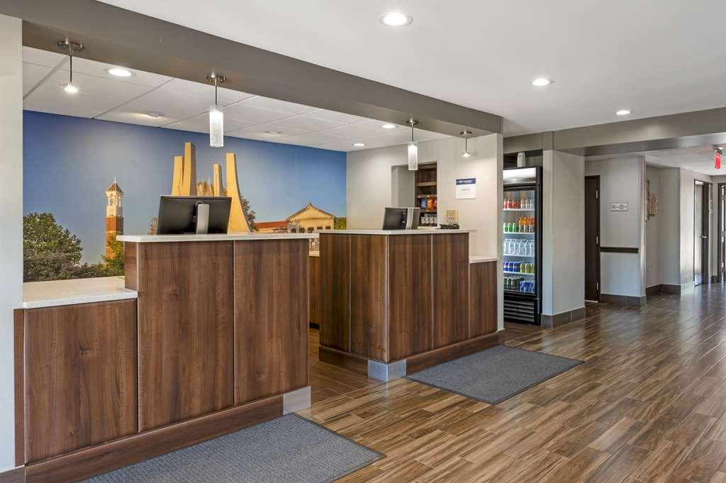 Best Western Plus Lafayette Hotel University Area Интерьер фото
